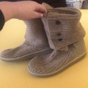 Foldable crocheted Ugg boots